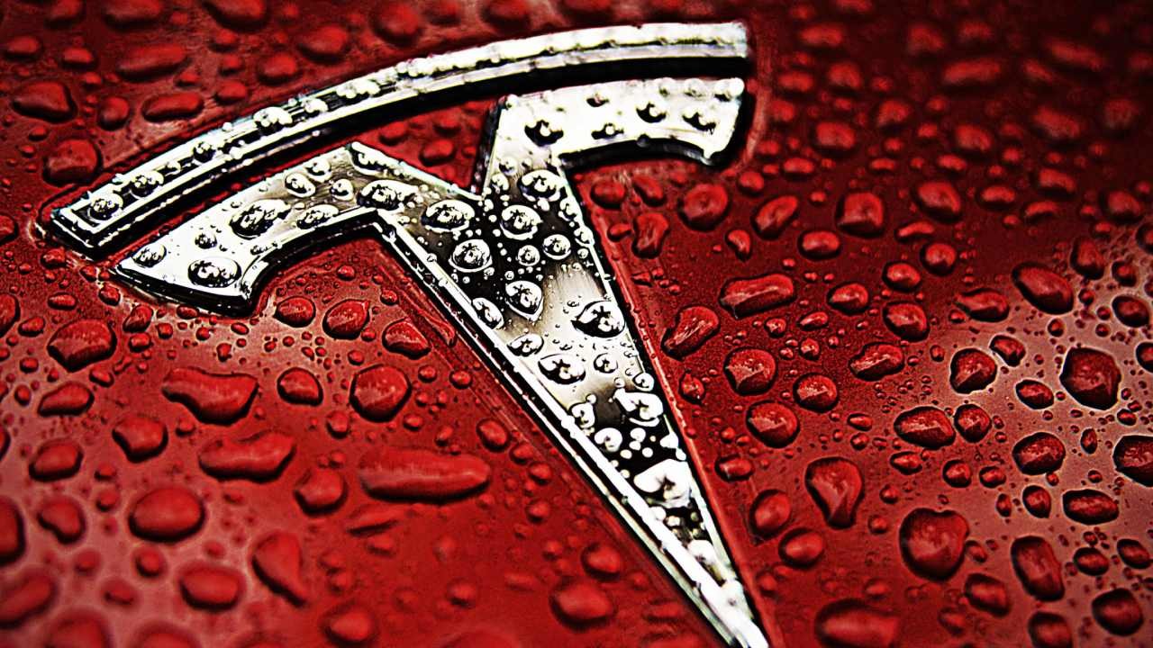 Tesla hisseleri neden çakıldı? Avrupa satışları dipte, rekabet kızışıyor! Elektrikli araç pazarı nereye gidiyor? İşte detay...