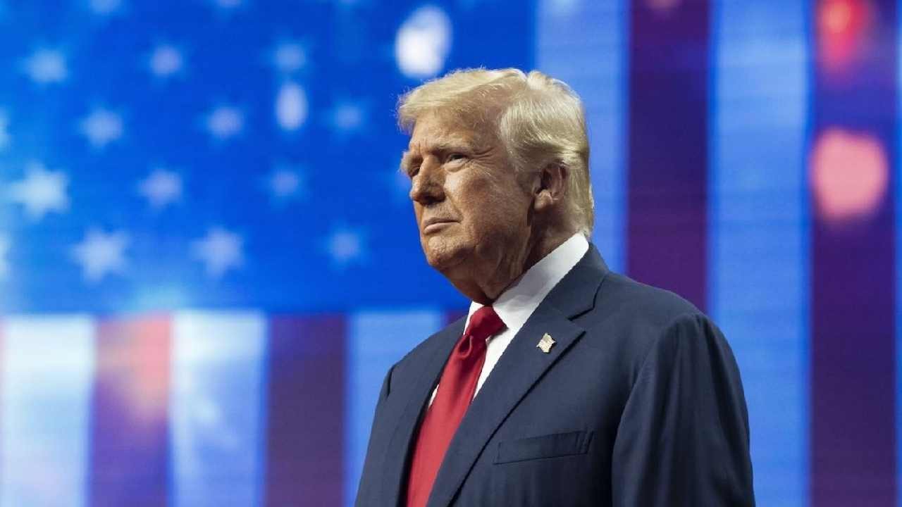 Donald Trump'tan Çin'e Rest: Müzakere İçin Tek Bir Adım Geri Atmam, Tarifeler Düşmeyecek!