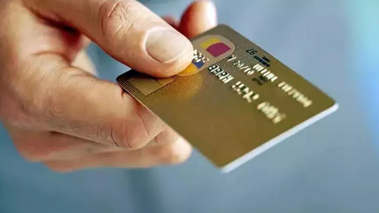 Kredi Kartı Borçlarına VEDA VAKTİ! Hangi Bankalar 50.000 TL'ye Kadar Faizsiz Kredi Sunuyor? İşte Tam Liste!