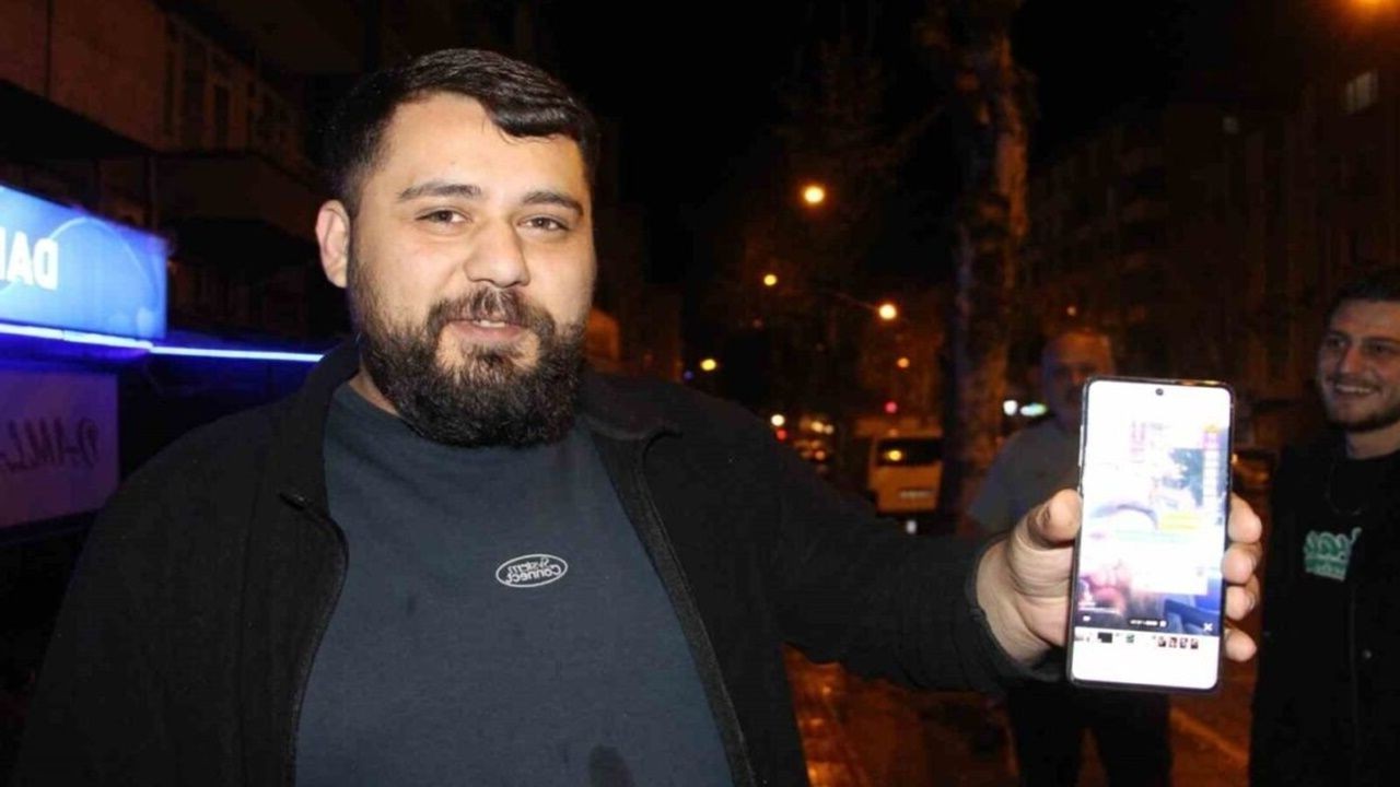 Saniyelerle kurtuldu! Amasya'da canlı yayın yapan gencin yanına yıldırım düşme anı!