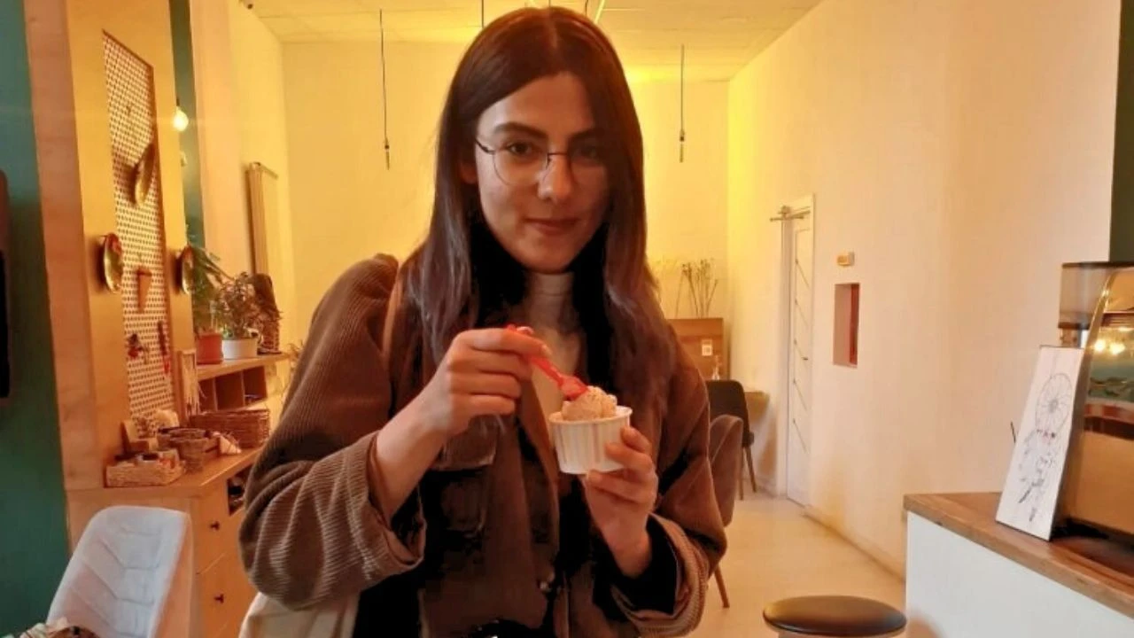 Esila Ayık