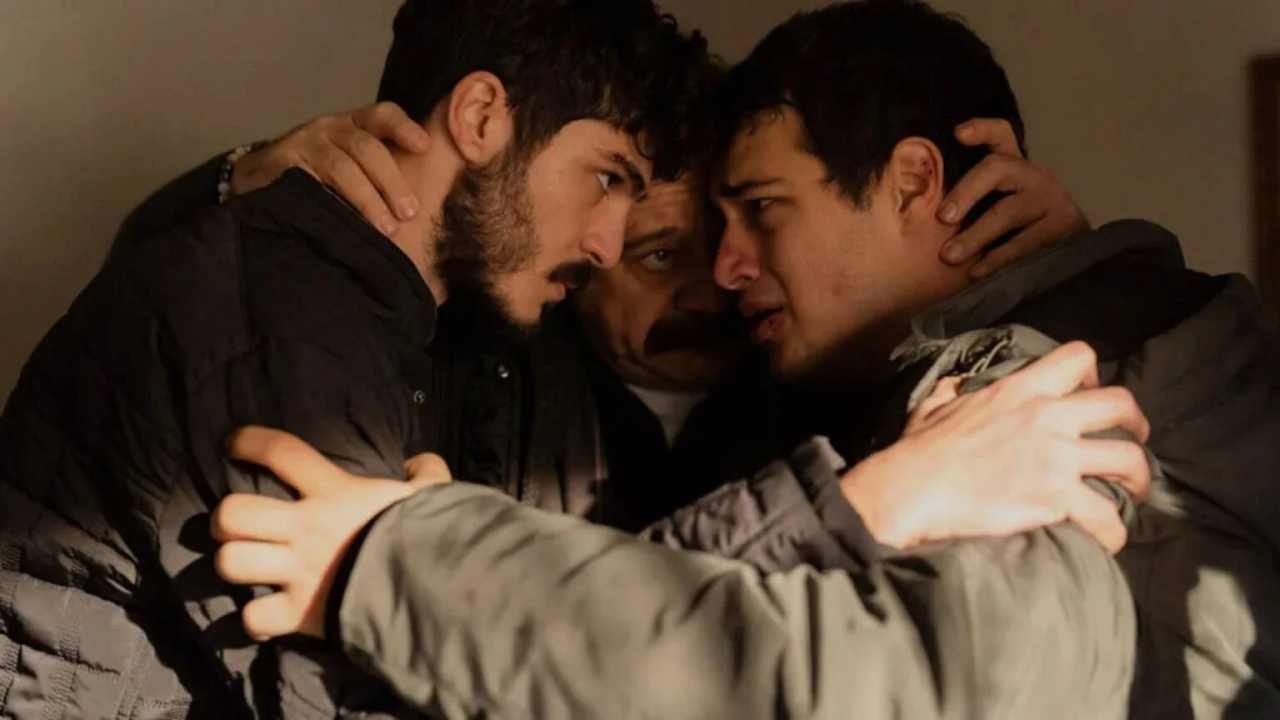 "Sahipsizler" dizisinde ortalık karışacak! Sezon finaline doğru hangi sırlar açığa çıkıyor, kimler gidiyor, hangi aşklar yeniden alevleniyor? İşte şok eden spoilerlar!