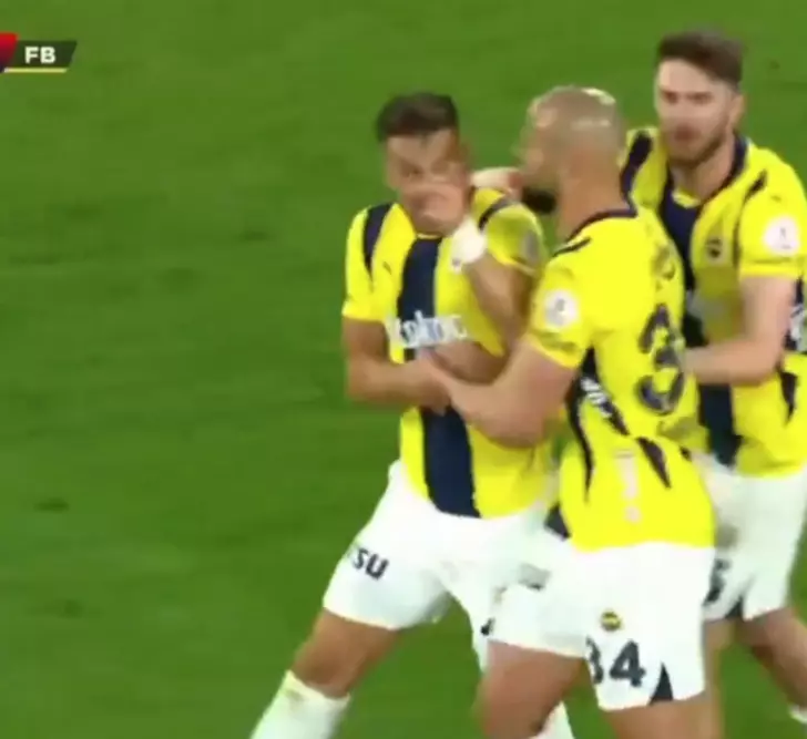 Tadic ve Talisca bir birine girdi