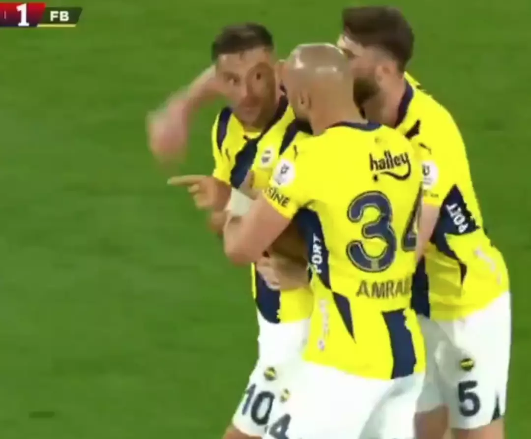 Tadic ve Talisca bir birine girdi