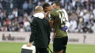 Beşiktaş'ta Kara Gün: Adana Demirspor Maçında Chamberlain ve Uduokhai Neden Oyundan Çıktı, Sakatlıkları Ciddi mi?