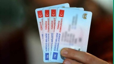 Trafikte yeni dönem başlıyor: Hangi ehliyetler iptal edilecek, cezalar ne kadar artacak? Kırmızı ışık ve magandalık artık affedilmeyecek mi?
