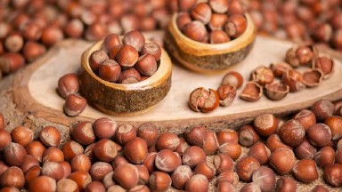 Fındık Piyasasında Şok Düşüş! Rekolte Açıklaması Fiyatları Nasıl Vurdu, Esnaf Neden Tepkili?