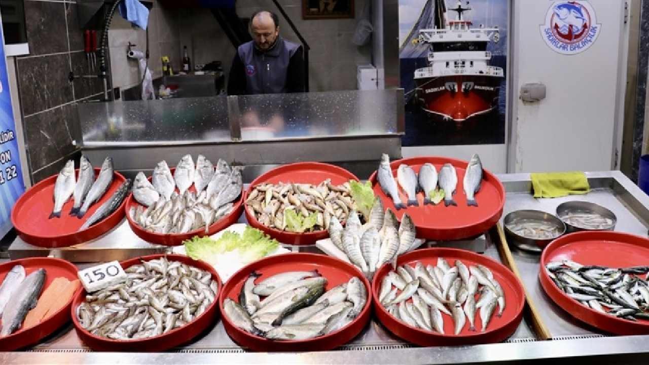 Trabzon Tezgahları Şenlendi: Mezgit ve İstavrit Neden Bu Kadar Popüler? Fiyatlar Cep Yakıyor mu, Bolluk Ne Kadar Sürecek?
