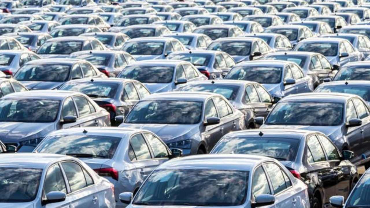 İkinci El Araç Pazarında Neler Oluyor? Satışlar Arttı Ama Hız Düştü! İşte Nisan Ayı Rakamları ve Stokta Kalma Süreleri!